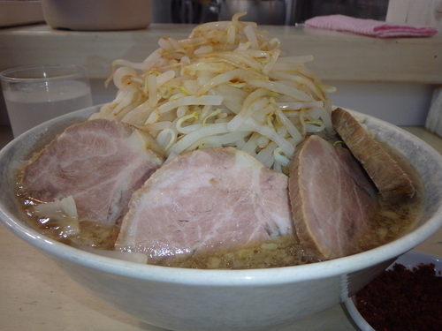 「ラーメン豚増し(950円)大盛(100円)自家製海老辛」@ラーメン JIDAIの写真
