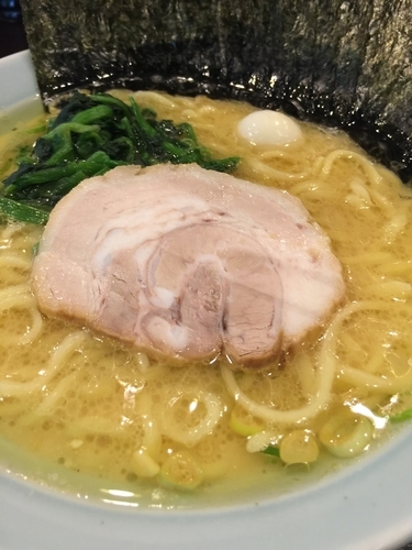 「ラーメン（醤油）+のり」@横浜家系ラーメン じゃん家の写真