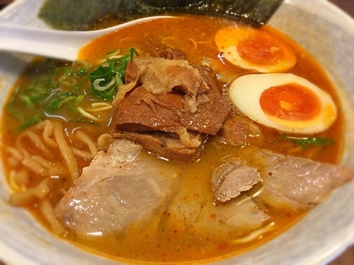 「赤虎らーめん(豚骨辛味)」@豚骨醤油らーめん 學虎の写真