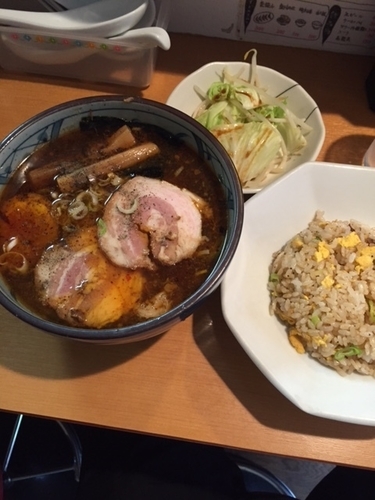 「醤油ラーメン　630円（＋ねぎチャーハン100円）」@焦がしねぎらーめん 葱次郎 大宮西口店の写真
