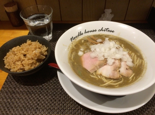 「濃厚煮干し 肉炊きごはん ¥800、¥100」@麺庵ちとせの写真