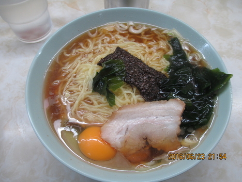 「大盛ラーメン　¥520　玉子　￥60」@立喰 新角の写真