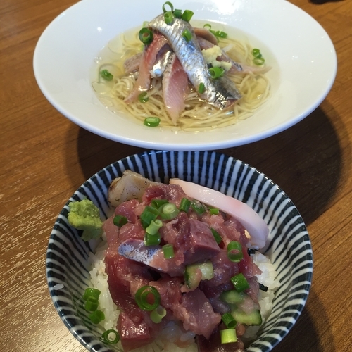 「夏季限定 冷やしいわしそば & 本日の海鮮丼」@寿製麺よしかわ 川越店の写真