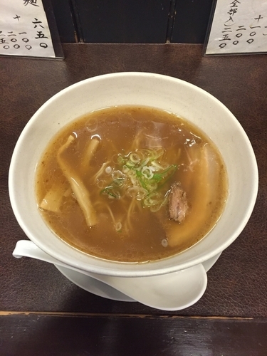 「しょうゆらーめん 半めん  500円」@ラーメン専門店 なるとやの写真