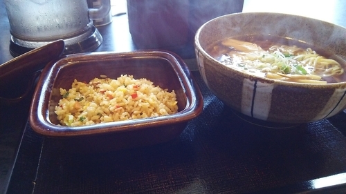 「五目チャーハンと醤油ラーメンのランチセット590円」@五味八珍 大井川店の写真