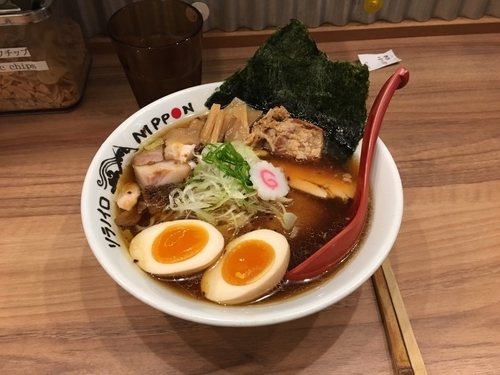 「特製江戸式中華そば」@ソラノイロ NIPPONの写真