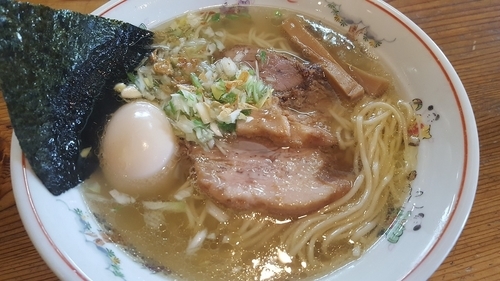 「塩ラーメン＋味半熟玉子」@中華そば 一楽の写真