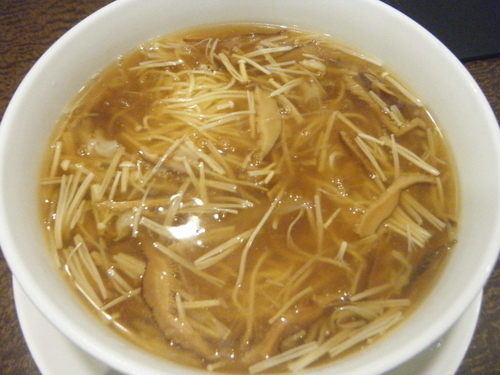 「フカヒレあんかけ麺1600円+パクチー100円」@泰山の写真