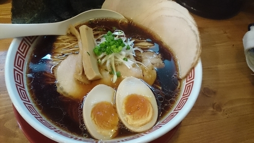 「濃口醤油らーめん・全部のせ」@らーめん 名嘉商店の写真