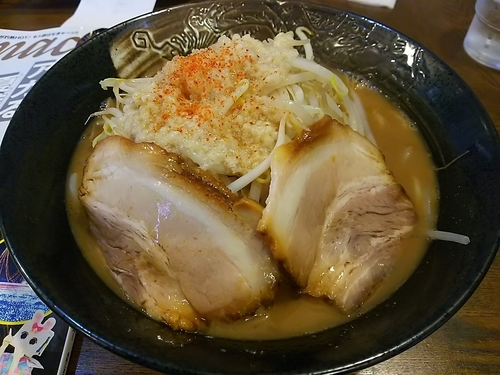 「がっつり　（麺大盛り：無料）　※ニンニクあり」@ラーメンいっこく 燎原の火の写真