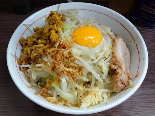 「小ラーメン（690円）＋汁なし（80円）ヤサイニンニクコーン」@ラーメン二郎 横浜関内店の写真