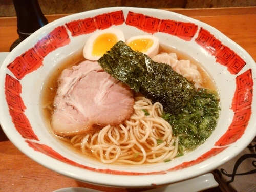 「ワンタン麺　大盛　卵」@中華そば 榮じの写真