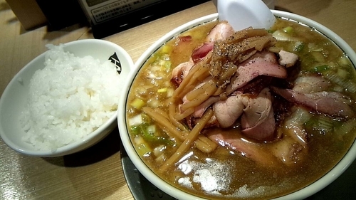 「『肉増バラそば 煮干+ライス(￥950+100)』」@バラそば屋 町田店の写真