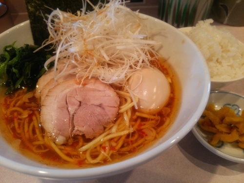 「ちょい辛らーめん＋味玉＋白髪ネギ」@らーめん将貴の写真