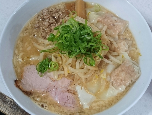 「【限定】背油まみれ灼熱白湯味噌ラーメン地獄」@ラーメン星印の写真
