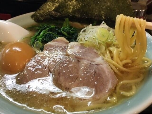 「ラーメン 中(700円)」@千骨家らーめんの写真