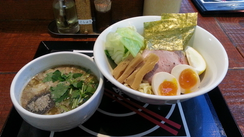「恋（濃い）煮干しつけ麺+大盛り+二ボ玉丼」@ラーメン愉悦処 似星 2号店の写真