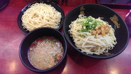 「冷やしざる辛ゴマ仕立て、替え玉W」@とんこつラーメン 博多風龍 渋谷店の写真