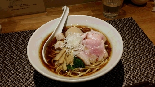 「旨味鶏だし（醤油）+味玉子」@生粋 花のれんの写真