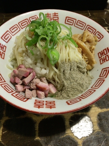 「冷やし煮干油そば500円+大盛100円」@特級鶏蕎麦 龍介の写真
