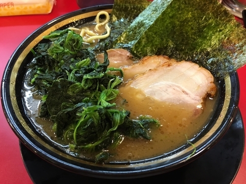 「味噌ラーメン＋ほうれん草＋燻製バラチャーシュー2枚」@家系ラーメン 熊田家の写真
