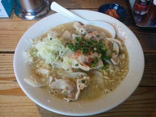 「もばらーめん　大盛無料、肉初段、690円」@らぁ麺三軒屋 茂原店の写真
