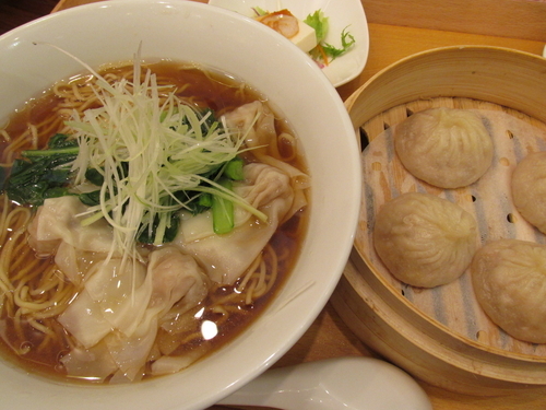 「小籠包セット（ワンタンメン）　「999円」」@中華ダイニング 春菜の写真