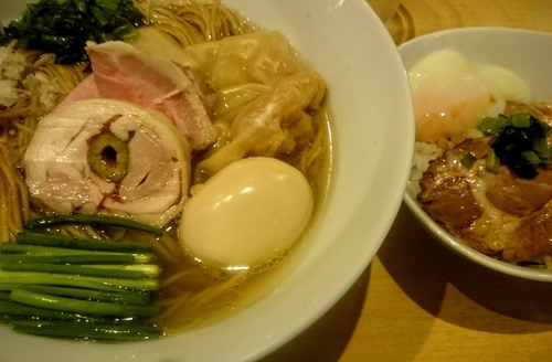 「特製塩そば・大盛＋煮豚めし」@饗 くろ㐂の写真