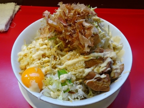 「冷やしまぜそば（830円）ヤサイニンニクガリマヨ」@用心棒の写真