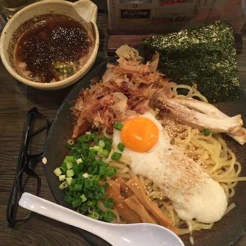 「氷結ぶっかけねばとろ月見」@東京豚骨拉麺 ばんから 池袋東口店の写真