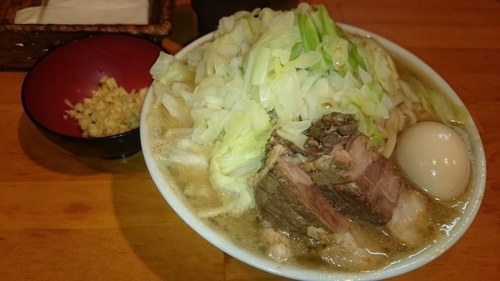 「ラーメン大盛(850円)味玉(100円)ショウガ(50円)」@ファットンの写真