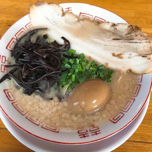 「塩の豚骨らーめん」@中華そば専門 めんやいただきの写真