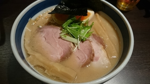 「特製ラーメン、大盛り」@九段 斑鳩 市ヶ谷本店の写真