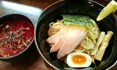 「【季節限定】辛つけ麺 900円＋鶏チャー100円」@麺や 飛来の写真