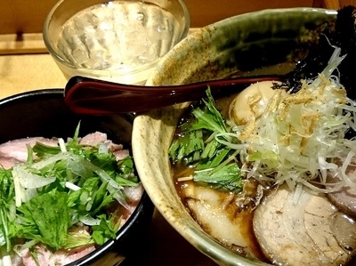 「“得”製焼きあご塩らー麺＋塩だれロース丼」@焼きあご塩らー麺 たかはし 新宿本店の写真