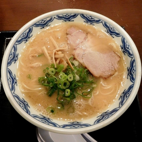 「博多らぁめん（750円）」@博多麺房 赤のれん 丸ビル店の写真