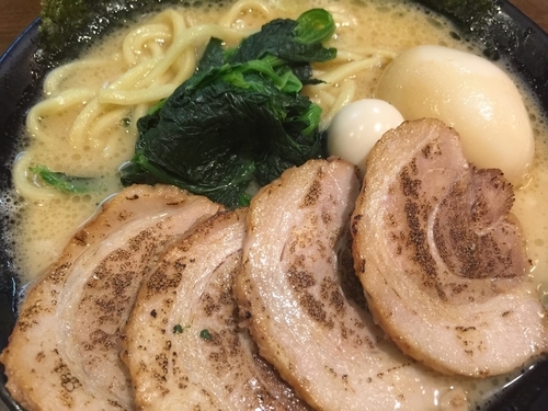 「オールスターラーメン＋チャーシュ１枚（無料）」@濃厚豚骨ラーメン 濱虎家の写真