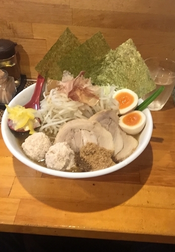 「醤油炊きしろぼしらーめん＋特製トッピング」@つけ麺 しろぼしの写真