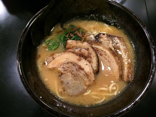 「とんこつ醤油ラーメン  チャーシュー」@麺屋 黒琥〜KUROKO〜 東神奈川店の写真