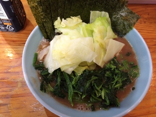 「朝ラーメン  のり ほうれん草  キャベツ」@横浜ラーメン 武蔵家 大井町店の写真