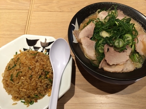 「鶏白湯ラーメン  焼飯」@京都中華そば 天天有 大井町店の写真