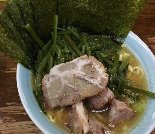 「ラーメン  のり 茎ワカメ チャーシュー」@まこと家の写真