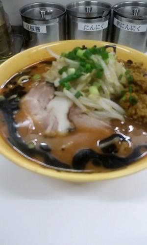 「カレー味噌らーめん 900円(大盛無料)　一口ご飯100円」@味噌屋八郎商店 下北沢店の写真