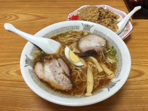 「中華そば並 550円+チャーハン並500円」@マルタケの写真