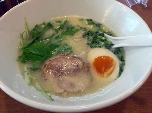 「鶏白湯ラーメン（７８０円）」@ラーメン屋 まるの写真