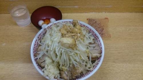 「小豚、デスうずら、かつおぶし、野菜、ニンニク、アブラ」@ラーメン二郎 環七新新代田店の写真