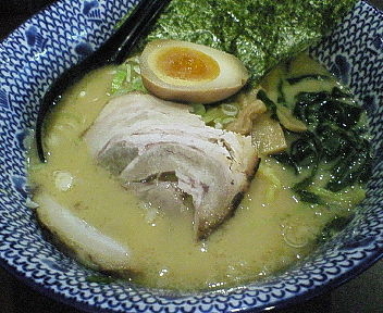 「翼ラーメン　８００円」@麺屋 翼の写真