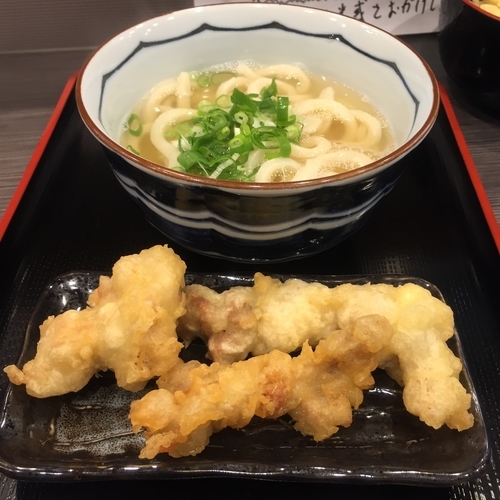 「とり天うどん（￥490）」@立ちうどん 栄屋丸の写真