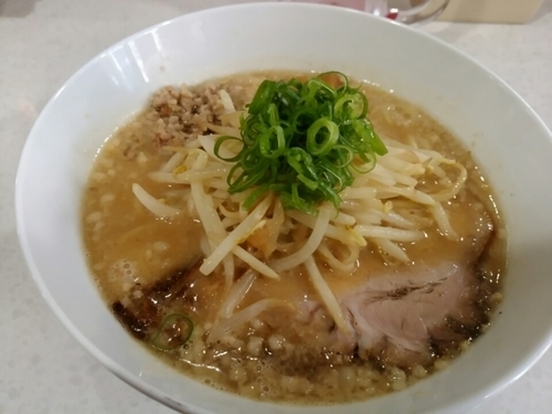 「背脂まみれ灼熱白湯味噌ラーメン地獄950円＋ﾋﾞｰﾙ」@ラーメン星印の写真