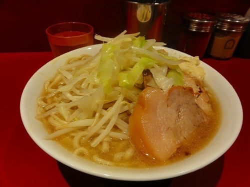 「小ラーメン700円　麺少な目　野菜少な目　にんにく」@ラーメン二郎 荻窪店の写真